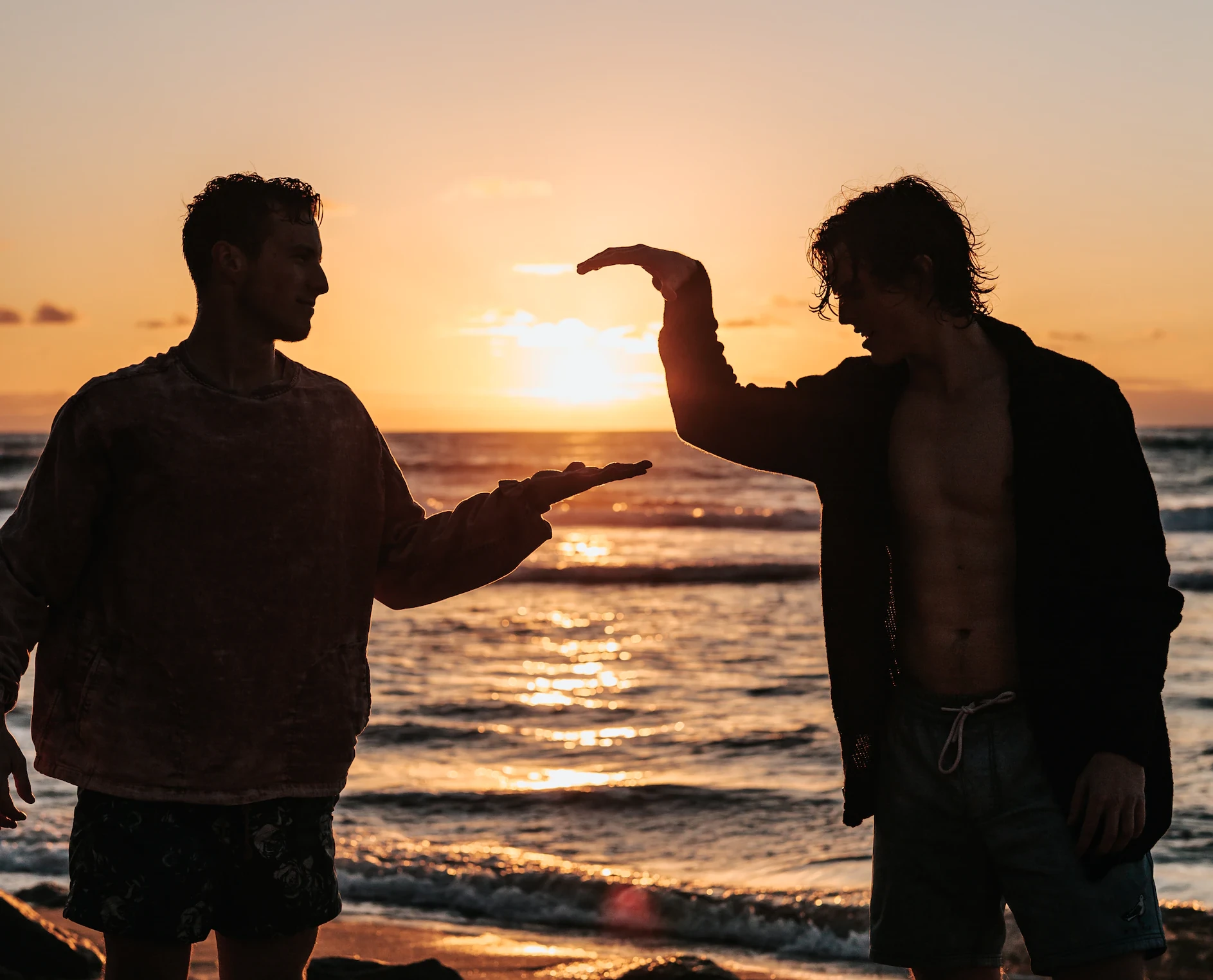 Do Friend Ki Photo, Pic & Image 1 do dost tali marte hue